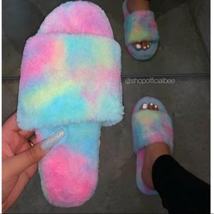 Tie dye fur slipper sandal